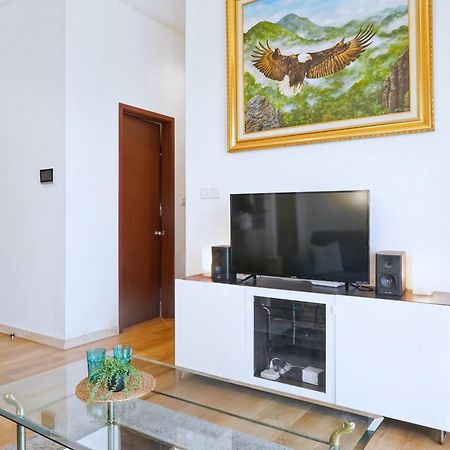 2Br Lucky Tower Residence Jakarta Old Town Top Floor Condo Buitenkant foto