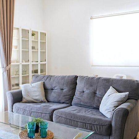 2Br Lucky Tower Residence Jakarta Old Town Top Floor Condo Buitenkant foto