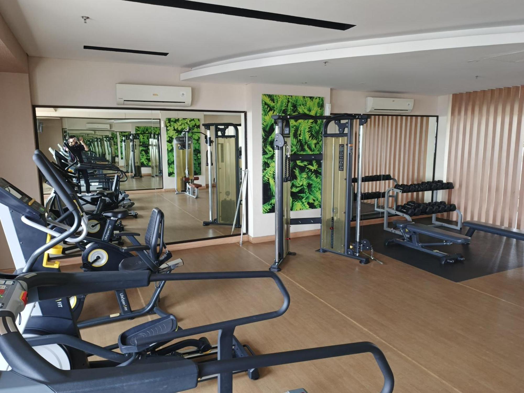 2Br Lucky Tower Residence Jakarta Old Town Top Floor Condo Buitenkant foto
