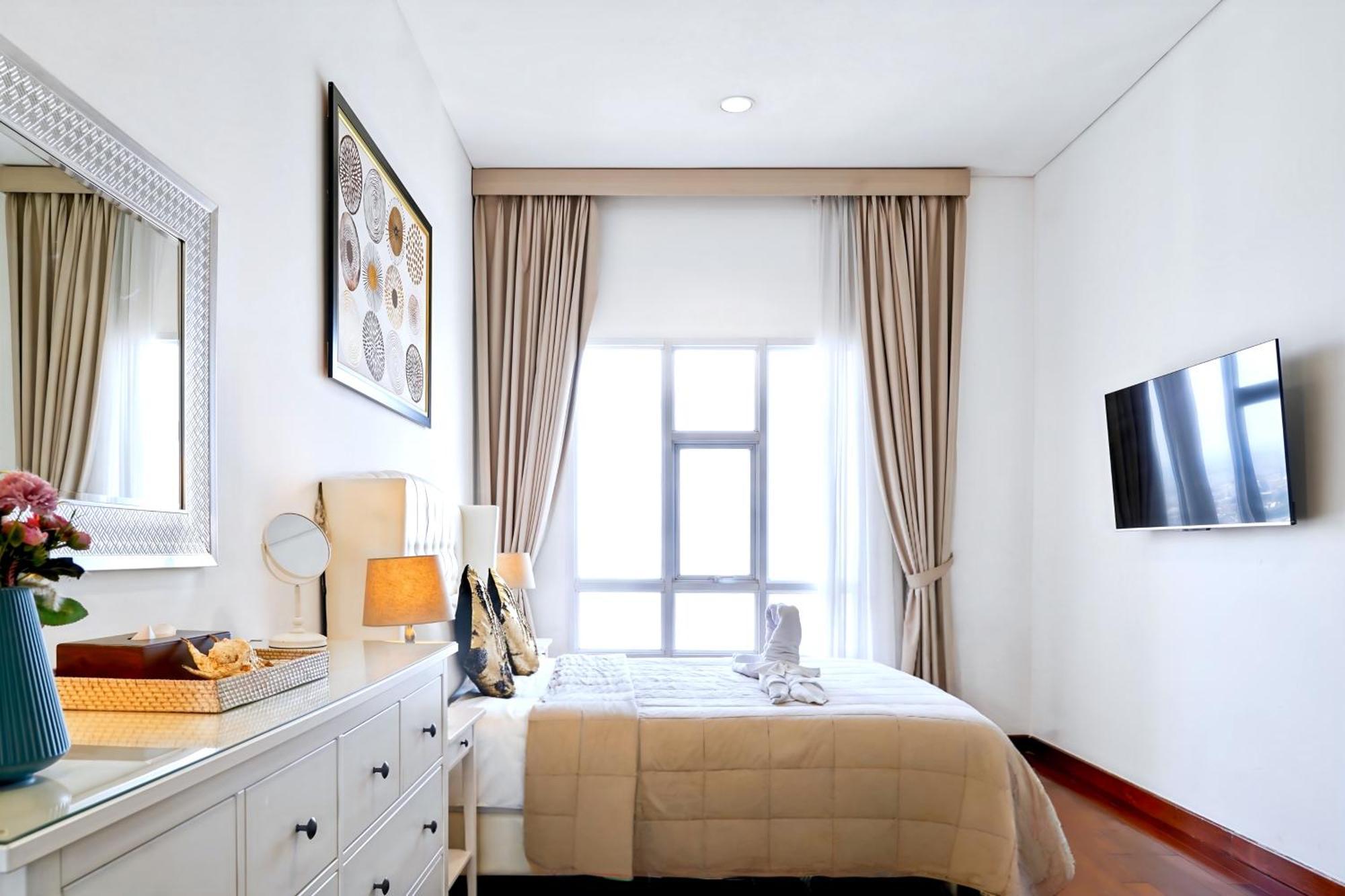 2Br Lucky Tower Residence Jakarta Old Town Top Floor Condo Buitenkant foto
