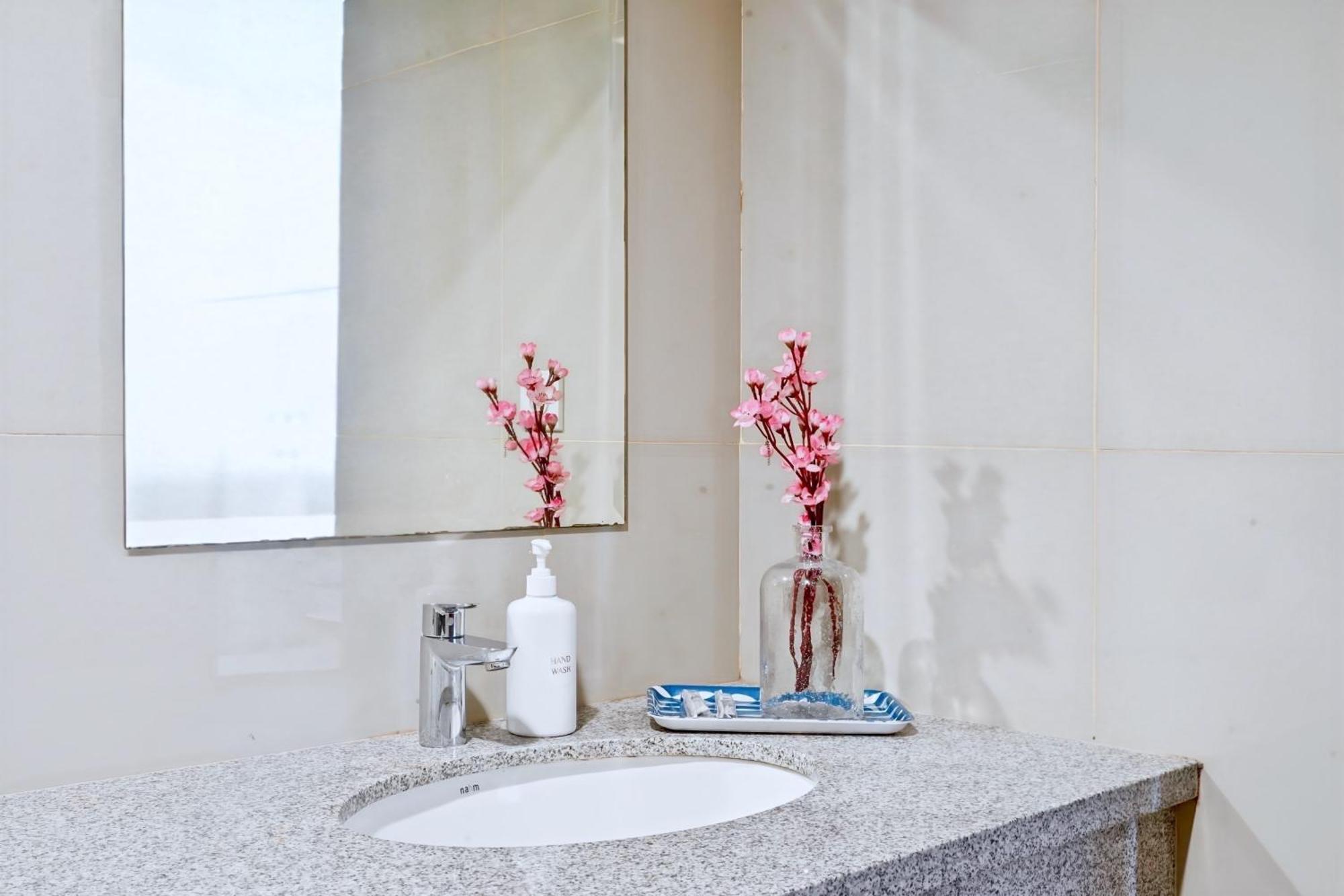 2Br Lucky Tower Residence Jakarta Old Town Top Floor Condo Buitenkant foto